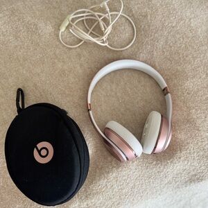 Beats Solo 3 Rose Gold Wireless Headphones